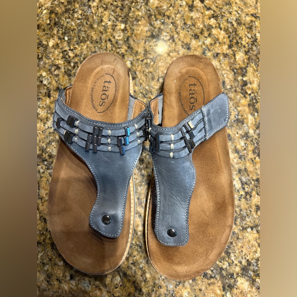 Taos womens size 39